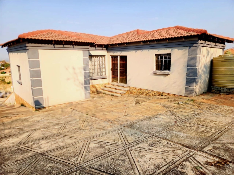 To Let 3 Bedroom Property for Rent in Geelhoutpark North West